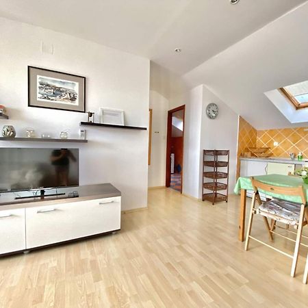 Family Apartments Viva Close To The Beach كرك المظهر الخارجي الصورة
